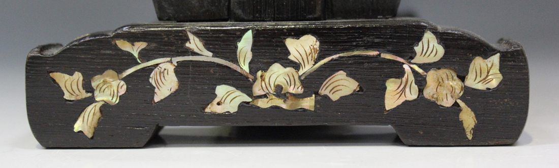 A Chinese hardwood and porcelain table screen, 20th century, the porcelain rectangular panel painted - Image 5 of 7