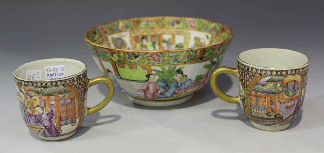 A Chinese Canton famille rose porcelain bowl, mid-19th century, the interior painted with figural - Image 3 of 3