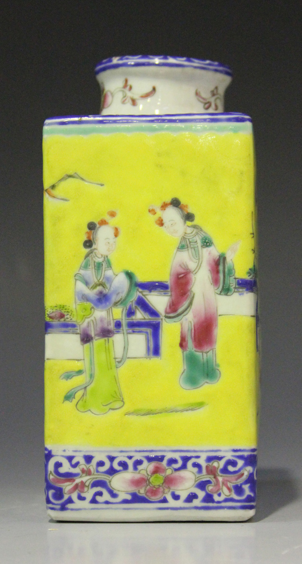 A Chinese famille rose yellow ground porcelain tea caddy and cover, late Qing dynasty, of - Image 5 of 7