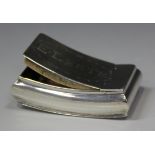 A George III silver curved rectangular snuffbox, the hinged lid inscribed 'E. Leete', above bombé