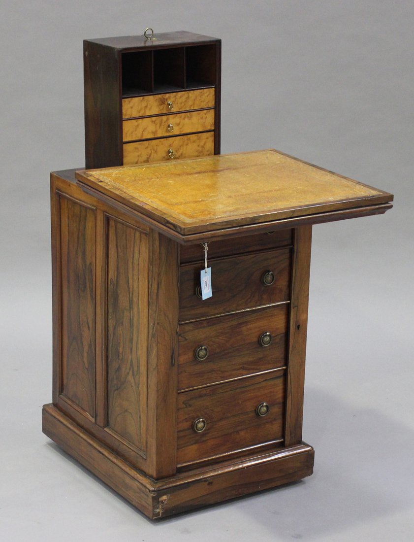 A Regency rosewood Wellington/Davenport desk, the rotating leather writing surface revealing pop- - Bild 2 aus 2