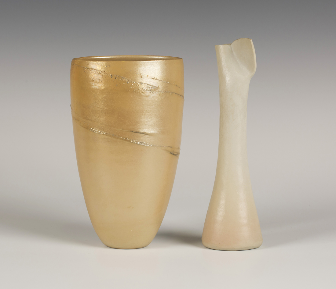 A Joanna Constantinidis studio pottery porcelain pot, covered in a cream lustre glaze with trailed