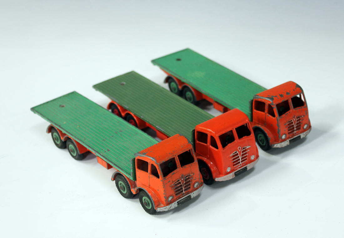 Five Dinky Supertoys No. 902 Foden flat trucks, second type, four with orange cab and chassis with - Image 2 of 3