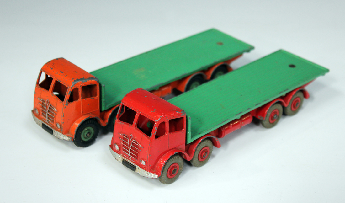 Five Dinky Supertoys No. 902 Foden flat trucks, second type, four with orange cab and chassis with - Image 3 of 3