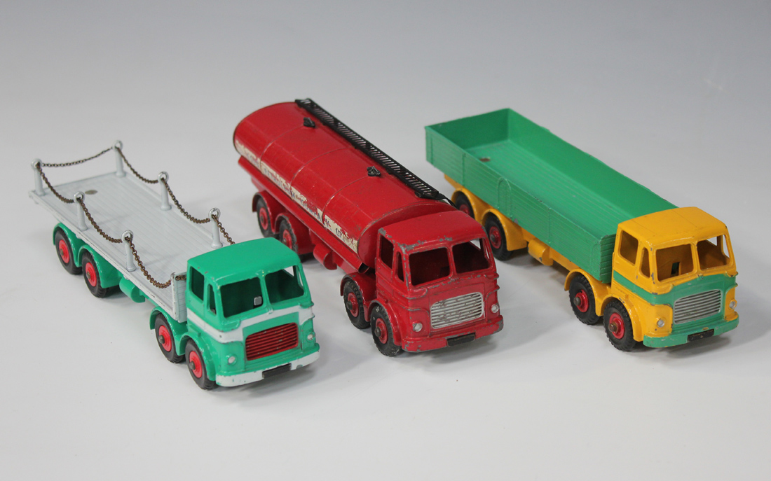 Three Dinky Supertoys No. 934 Leyland Octopus wagons, a No. 935 Leyland Octopus flat truck with - Image 3 of 4