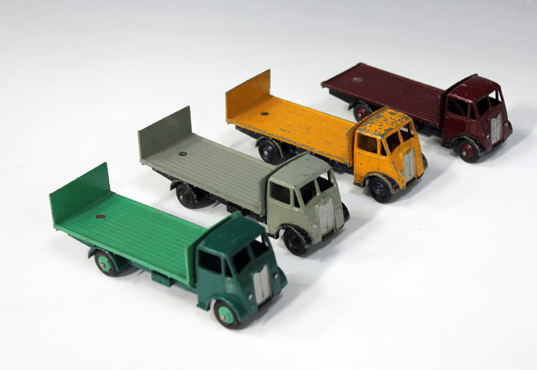 Three Dinky Supertoys No. 511 Guy 4 ton lorries, first type cabs, two No. 512 Guy flat trucks, first - Image 3 of 3