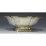 A Reed & Barton sterling bowl with wavy rim, on a circular stepped foot, diameter 25cm. Buyer’s