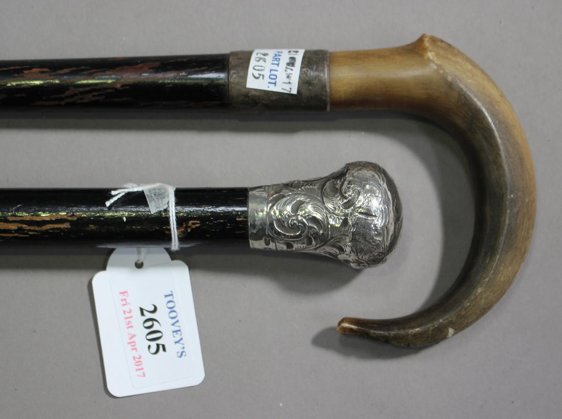 An early 20th century silver handled walking stick, London 1917, length 89cm, together with a horn