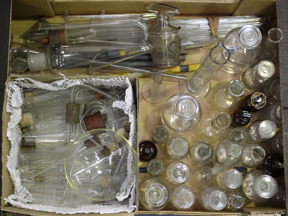 A collection of various glass chemistry and laboratory glassware, including distillation - Image 3 of 3