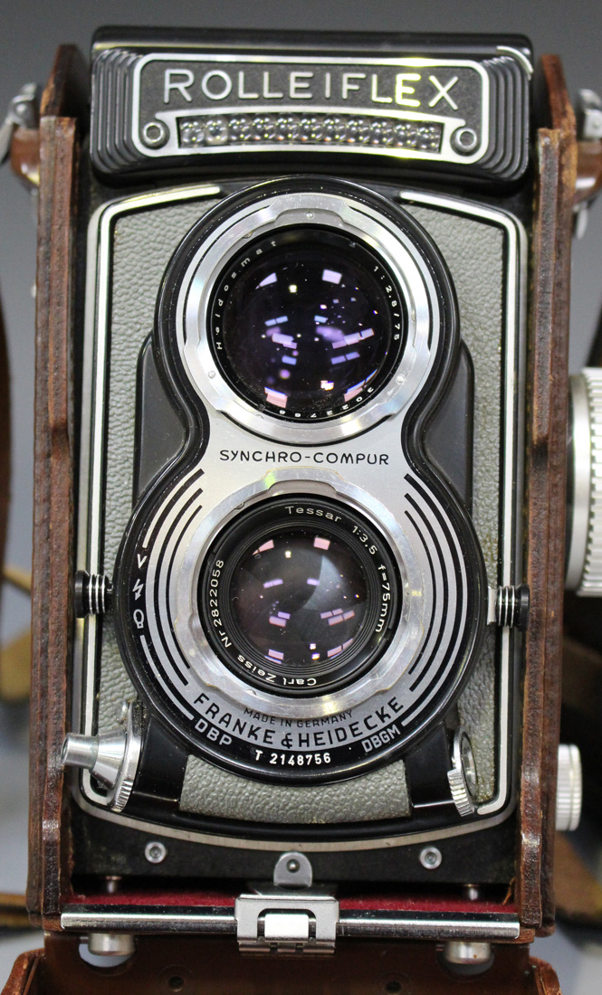 A Franke & Heidecke Rolleiflex twin lens reflex camera, No. 'T2148756' with Tessar 1:3.5 f=75mm - Image 6 of 6