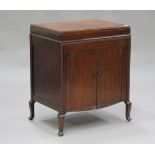 An early 20th century mahogany cased Salon Decca, the hinged lid above a pair of doors revealing a