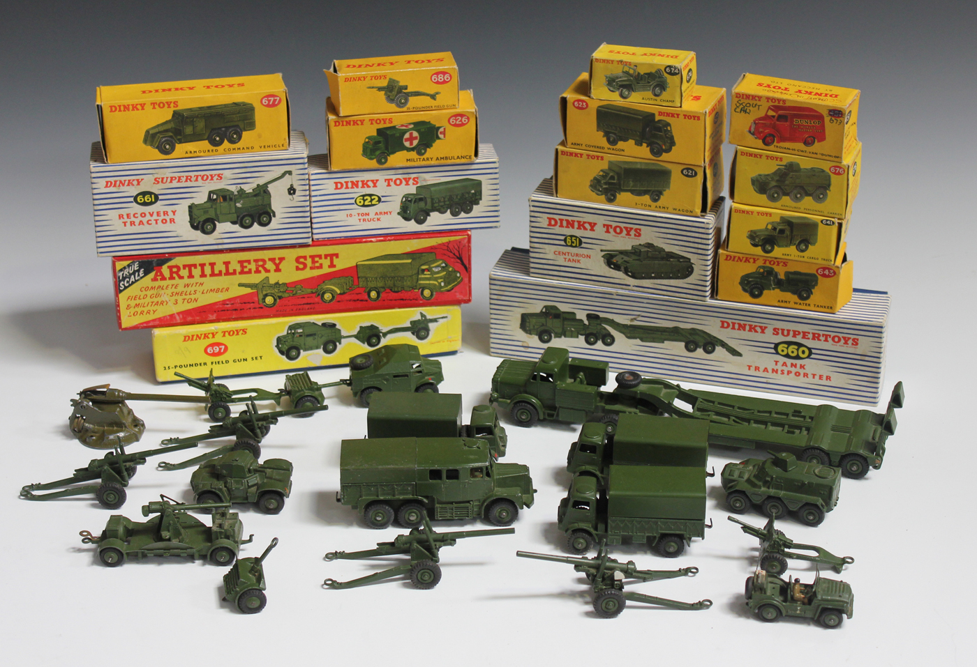 Lot Dinky Toys Super Toys Army - Jouets Anciens