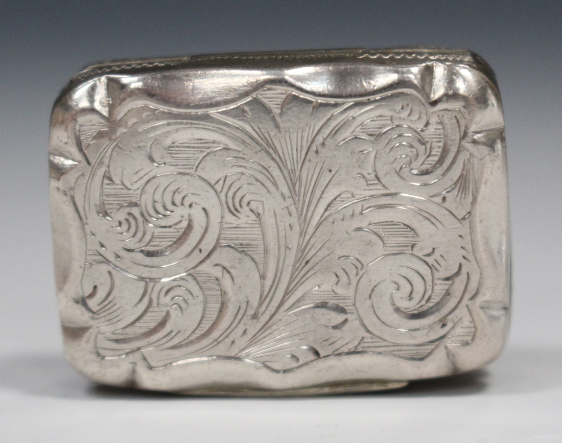 A Victorian silver vinaigrette of rectangular form with engraved scroll decoration, the hinged lid - Image 3 of 5