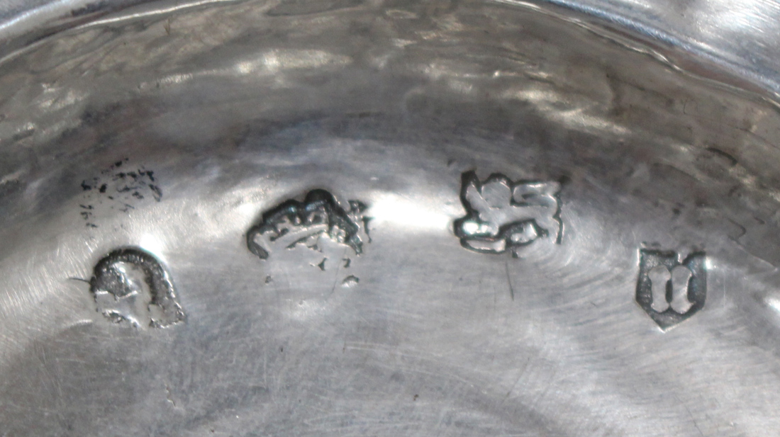 An Elizabeth I silver chalice cover of domed form with flattened finial and engraved rim, London - Image 3 of 3