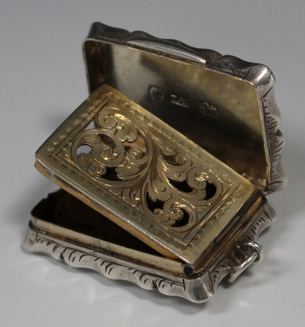 A Victorian silver rectangular vinaigrette, with overall engraved foliate scroll decoration within a - Image 4 of 5