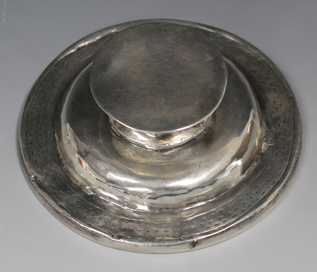 An Elizabeth I silver chalice cover of domed form with flattened finial and engraved rim, London - Image 2 of 3