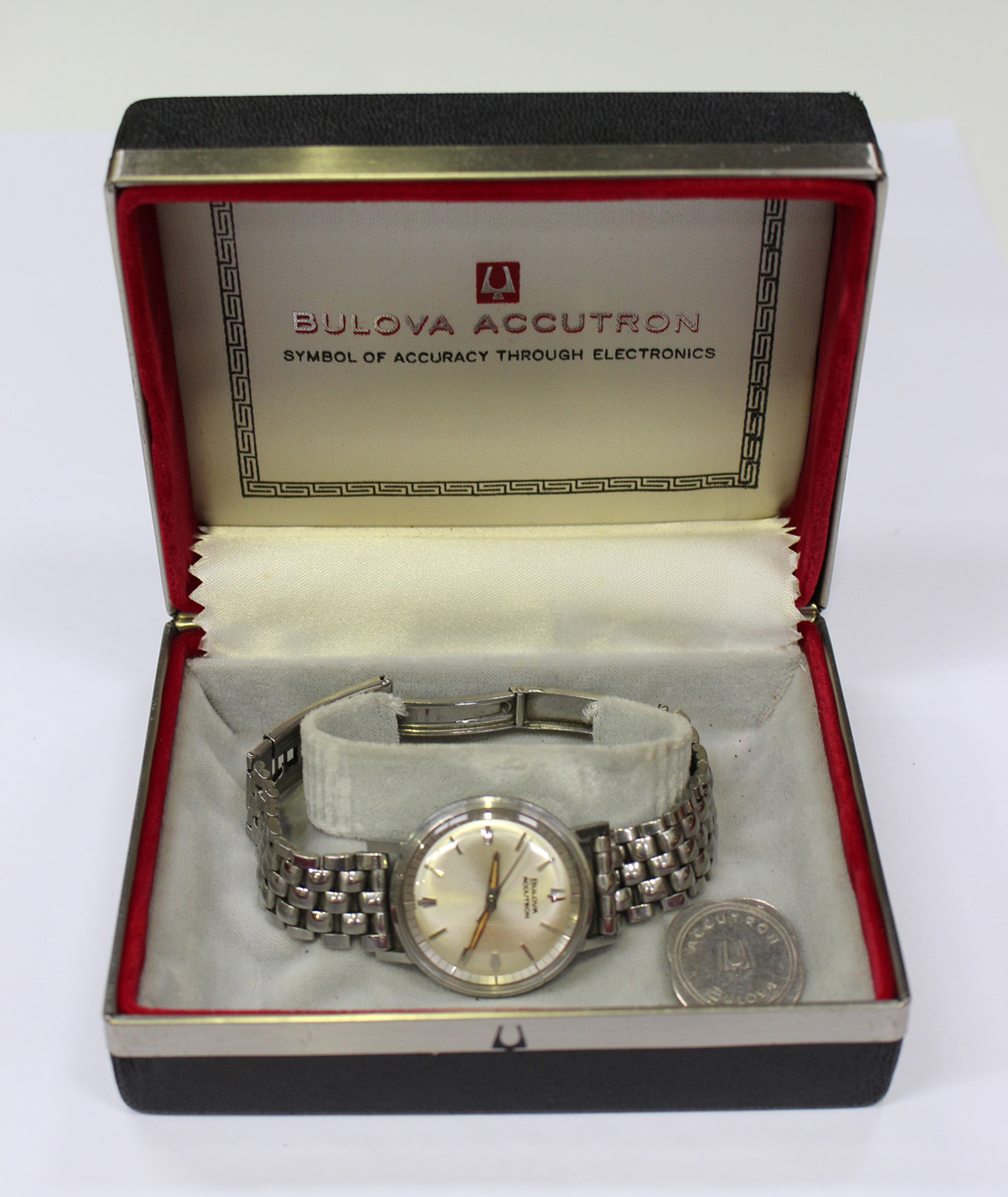 A Bulova Accutron steel circular cased gentleman's wristwatch, the signed circular silvered dial - Image 4 of 4