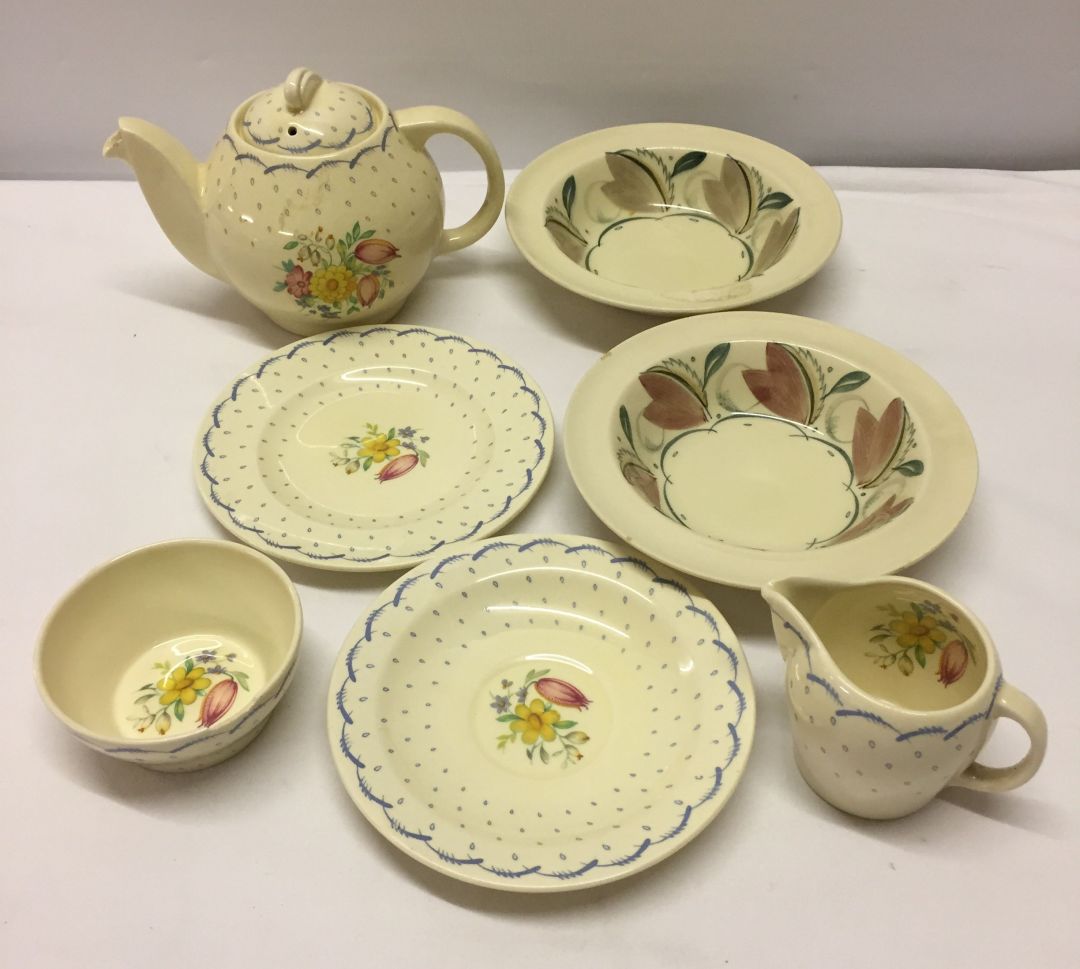 A small quantity of Susie Cooper ceramics (some pieces a/f)