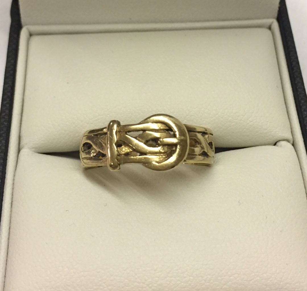 A gents ring in the shape of a buckle. Size W, approx weight vendor tested as 9ct gold.