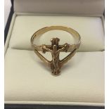 9ct gold gents ring with crucifix detail. Size X1/2, weight approx 2.9g.