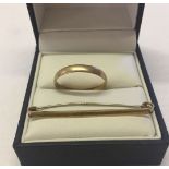 9ct gold gents wedding band size Y1/2 weight approx 1.9g, together with a 9ct gold bar brooch,