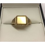 A 9ct gold gents signet ring with blank cartouche. Size W, approx 4.1g.