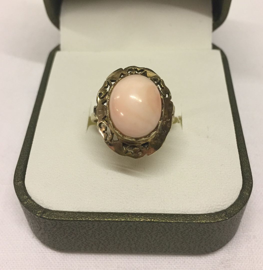 Ladies vintage silver gilt cocktail ring set with coral in an oval decorative mount. Size O