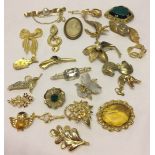 A collection of gold tone costume jewellery brooches to include Sphinx and Jewelcraft.