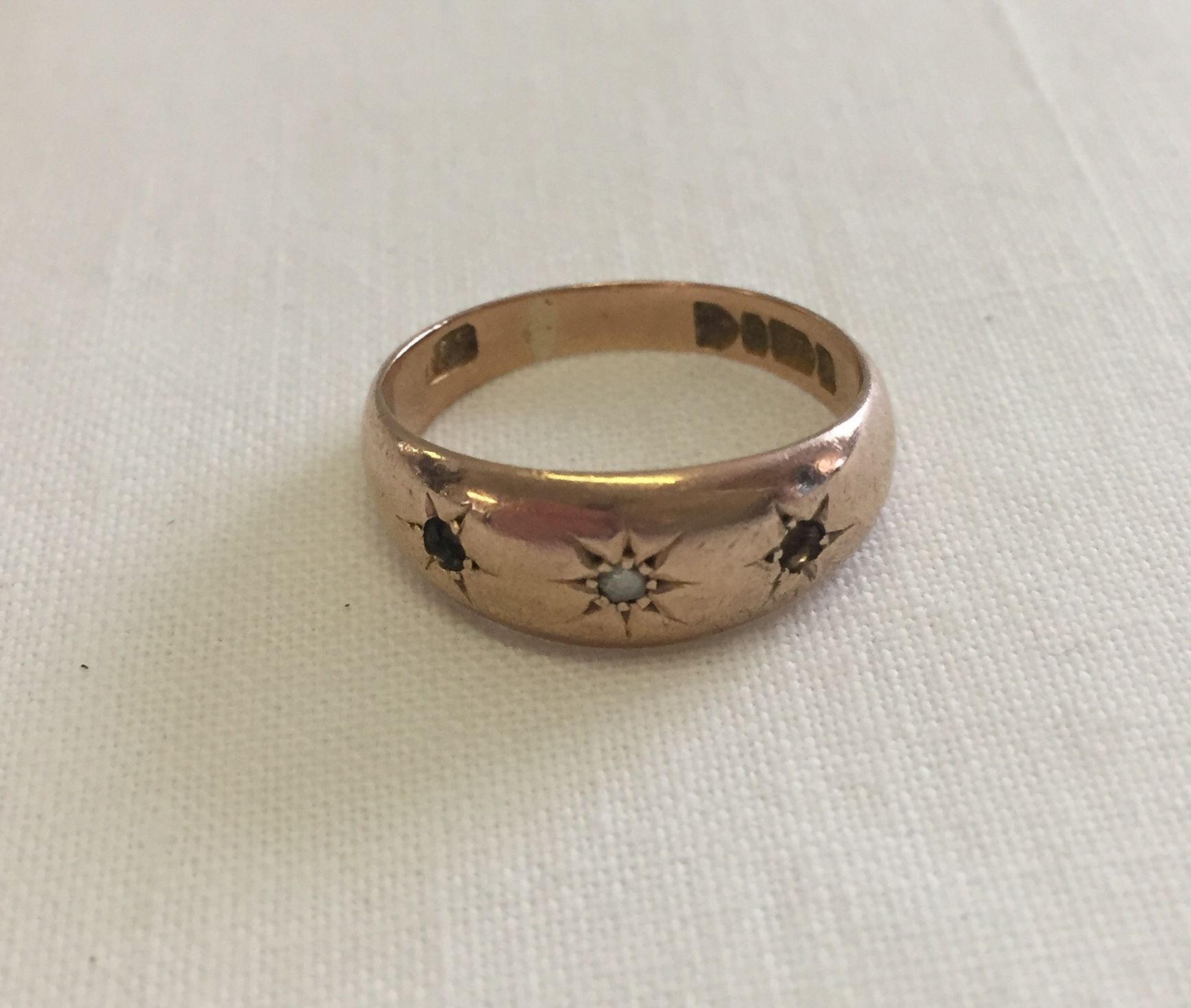 A vintage 9ct gold gypsy style ring with central diamond. 2 other stones missing. Total weight