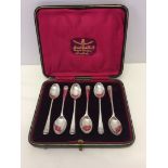 Cased set of 6 antique hallmarked silver teaspoons with clam shell design to handles. HM Sheffield