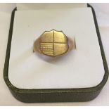 Gents 9ct gold signet ring with quartered shield design. Size Q, total weight approx 6.2g