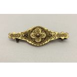 Ornate antique hallmarked 9ct gold bar brooch. Weight approx 2.4g. Measures approx 4.5g across.