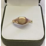 Antique 9ct gold signet ring, hallmarked Chester 1909. Not engraved, size T. Weight approx 2.3g