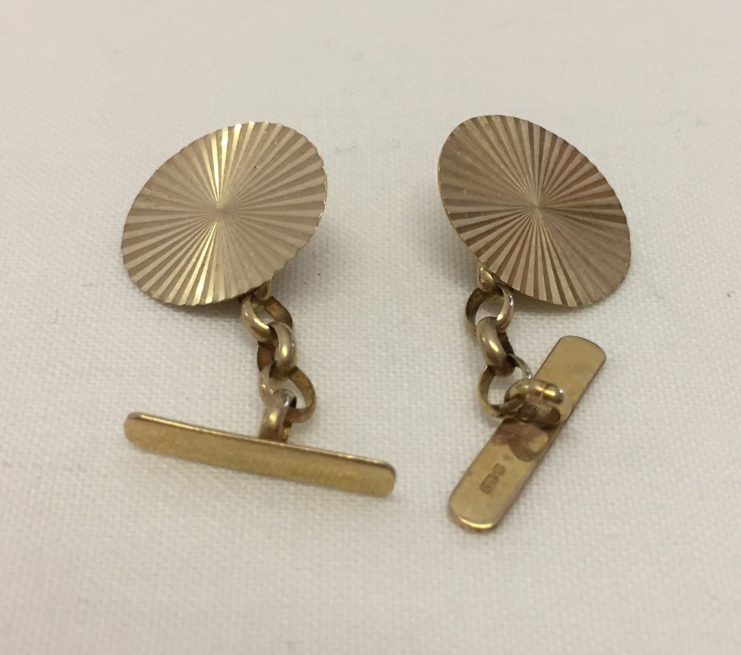 A pair of hallmarked 9ct gold cufflinks with sunburst design. Weight approx 2.3g.