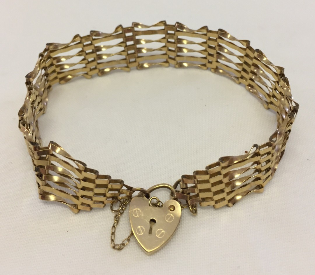 Hallmarked 9ct gold 6 bar gate bracelet with heart shaped 'padlock' clasp and safety chain. Total