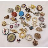 A good collection of vintage brooches and scarf rings.