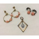 3 small items of vintage jewellery.