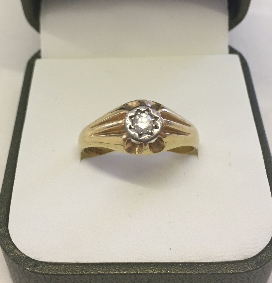 An 18ct gold & diamond solitaire gents gypsy ring.