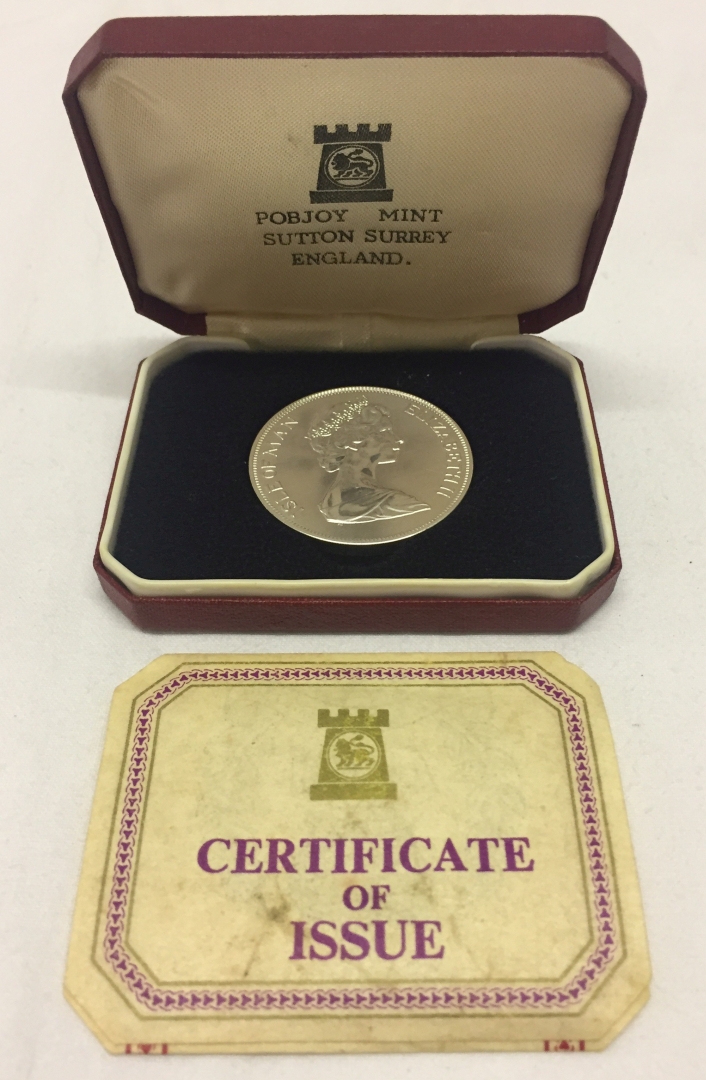 An Isle of Man silver crown, 1977 with box & CoA.