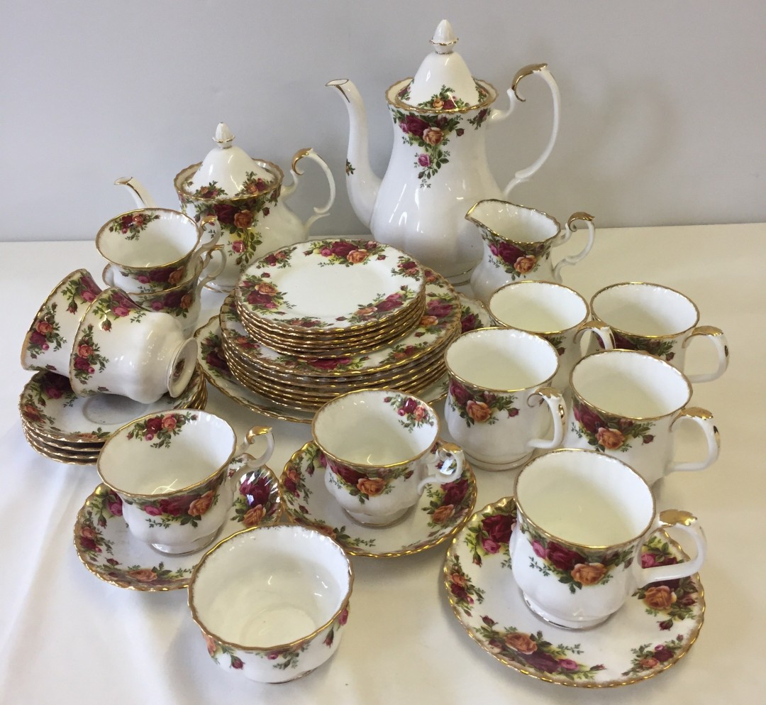 A quantity of Royal Albert "Old Country Roses" teaware