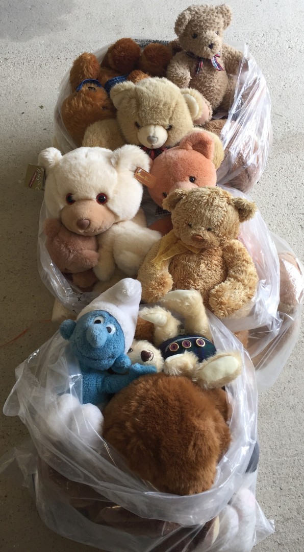 3 large bags of soft toys to include a vintage Smurf.