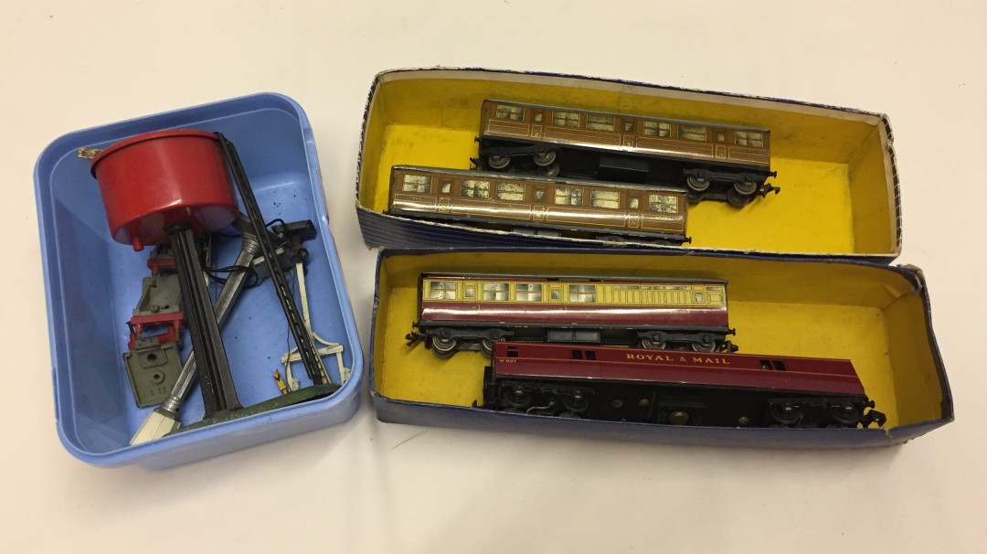 A collection of Hornby OO gauge tinplate railway items.