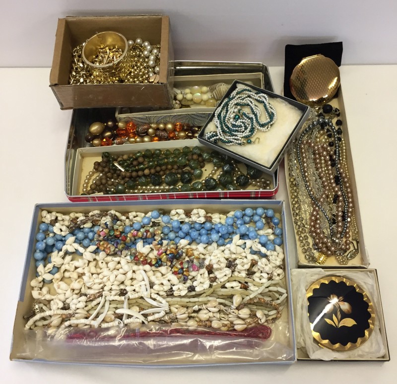 A quantity of vintage costume jewellery to include faux pearls, glass beaded necklaces and compacts.