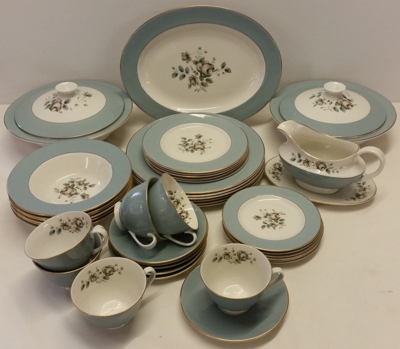 A quantity of Royal Doulton Rose Elegans tea and dinner ware.