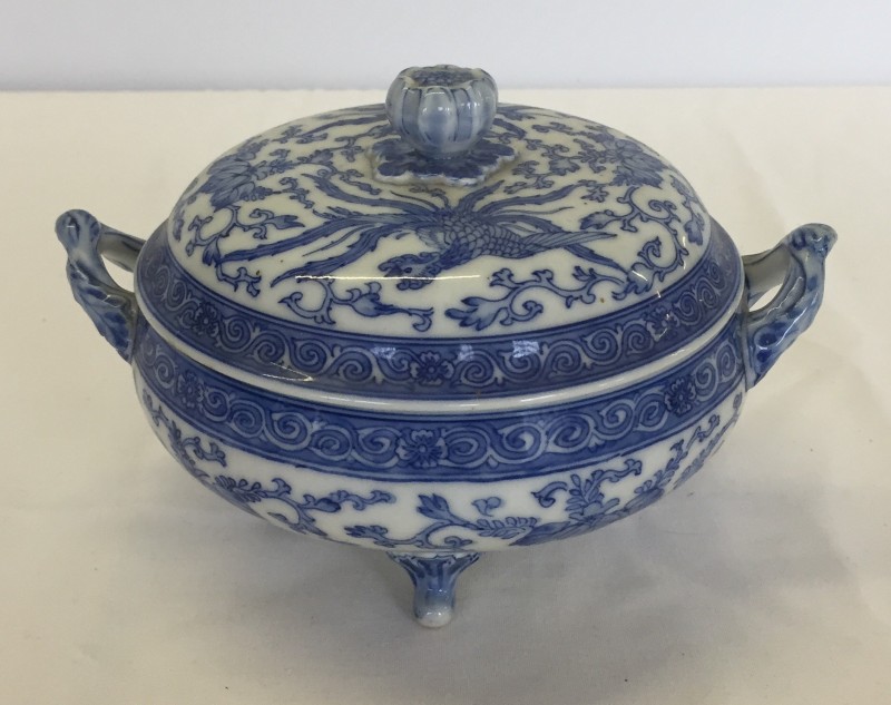 A blue and white 4 footed lidded dish, possibly a Japanese copy of a Chinese export piece.