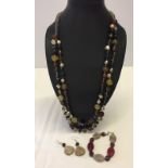 3 items of natural stone and pearl jewellery.