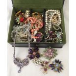 A good collection of vintage jewellery.