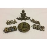 A collection of WW1 artillery badges comprising Gun Layers badge, 4 x RGA (Royal Garrison Artillery)