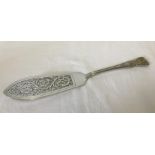 A hallmarked silver serving slice with Kings design handle and decorative pierce work slice.