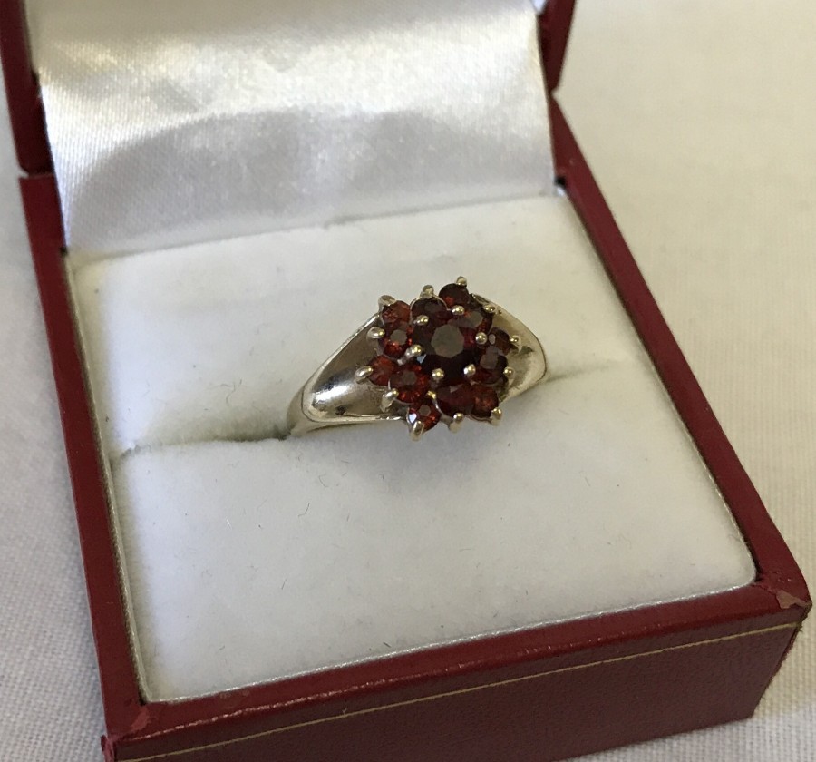 Hallmarked 9ct gold garnet cluster ring.